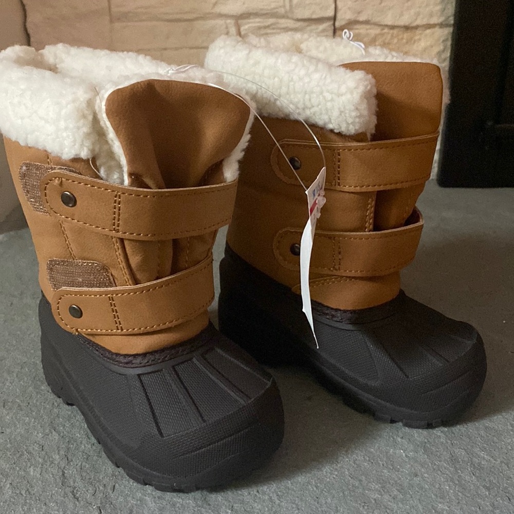 Snow boots